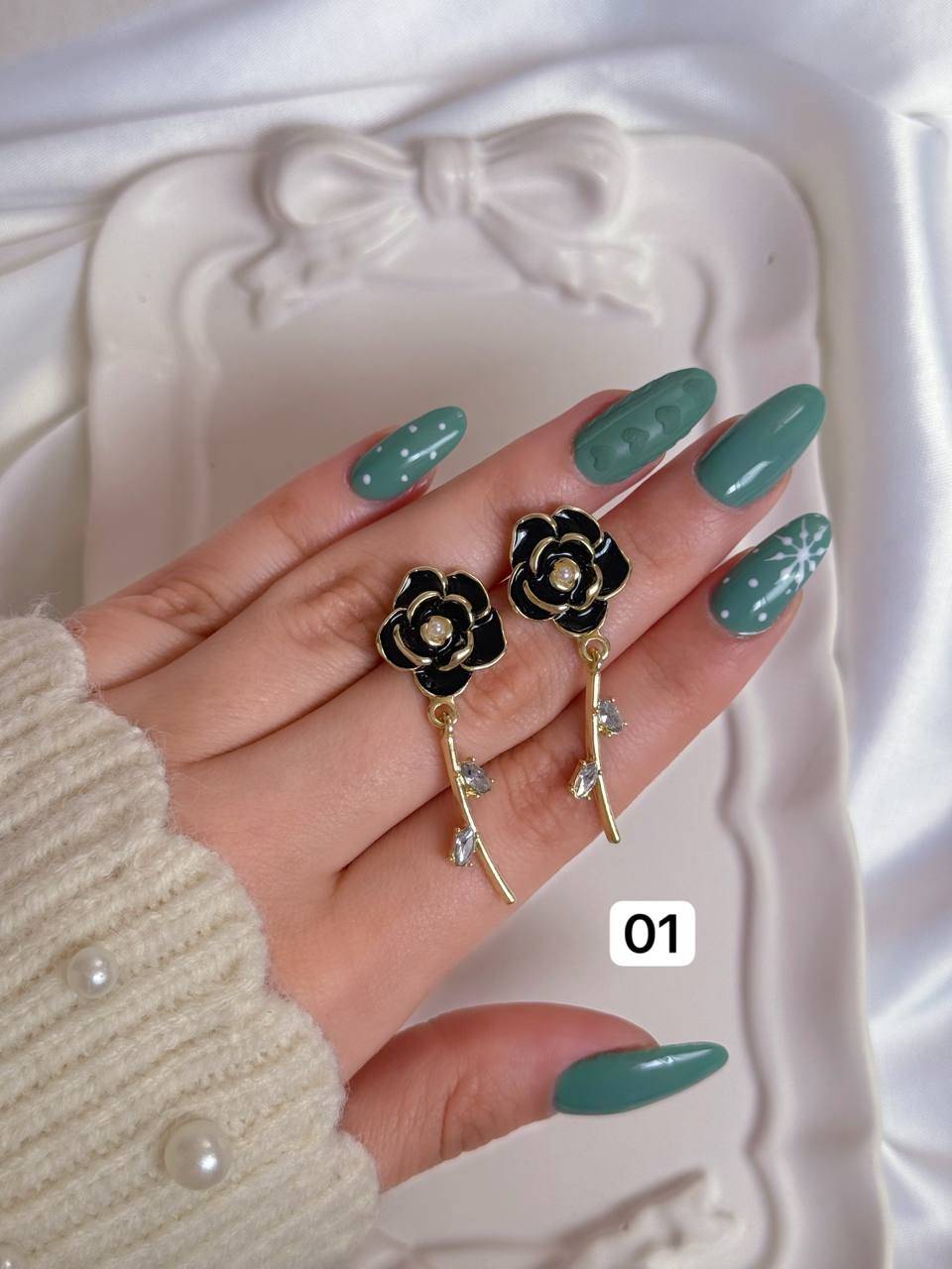 گوشواره میناکاری گل رز برجسته میخ نقره