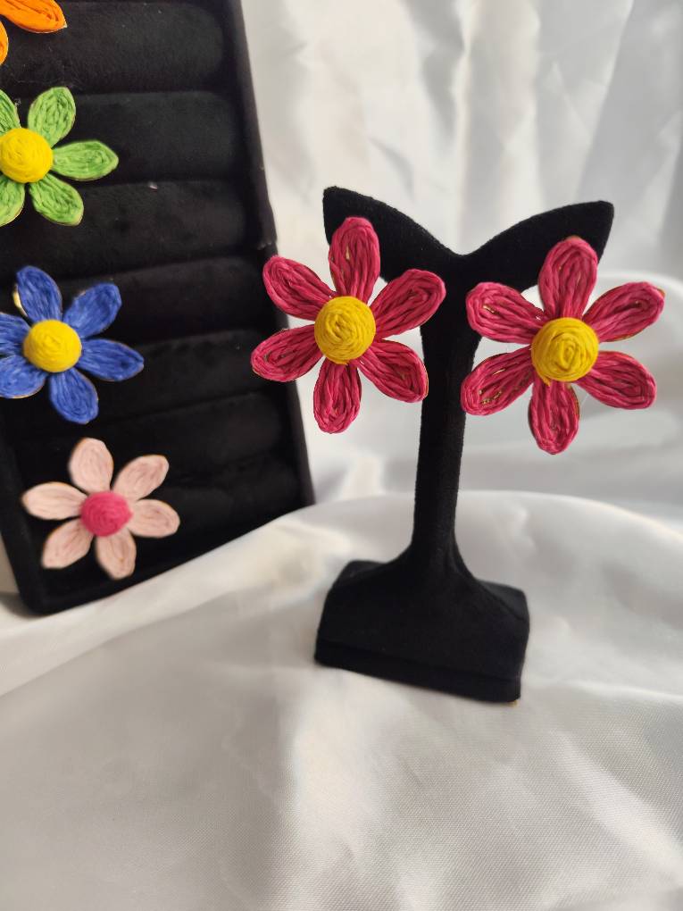 گوشواره دخترانه تابستانی کنفی طرح گل زنبق