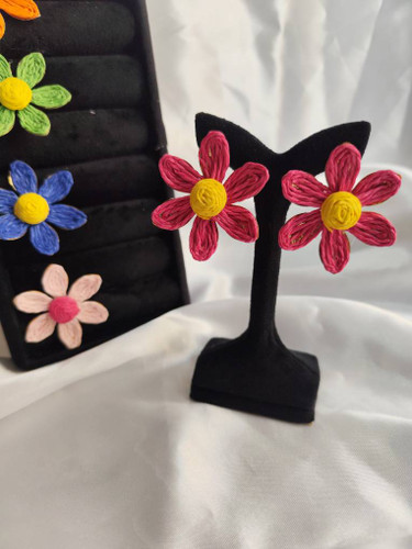 گوشواره دخترانه تابستانی کنفی طرح گل زنبق