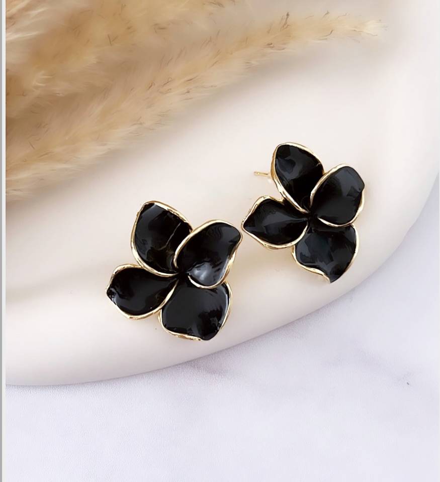 گوشواره میخی مشکی