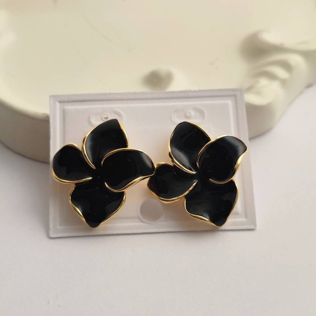 گوشواره استیل دخترانه طرح چنسی مشکی براق