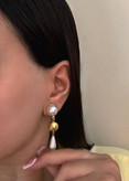 گوشواره مروارید 2 رنگ آویز اشکی پایه پیچ نقره ضدحساسیت